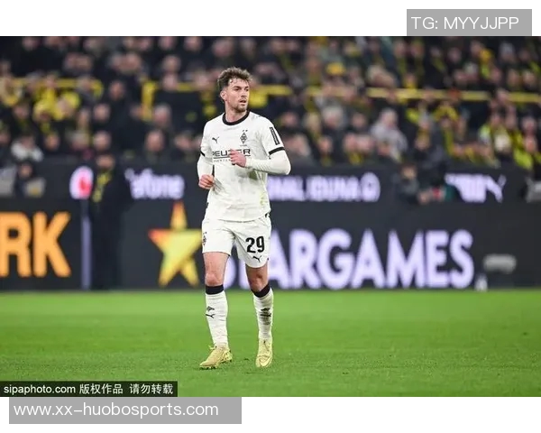 多特蒙德对曼城球员鲍勃的兴趣尚未促成交易进展 多特蒙德对曼城球员鲍勃的兴趣尚未促成交易进展