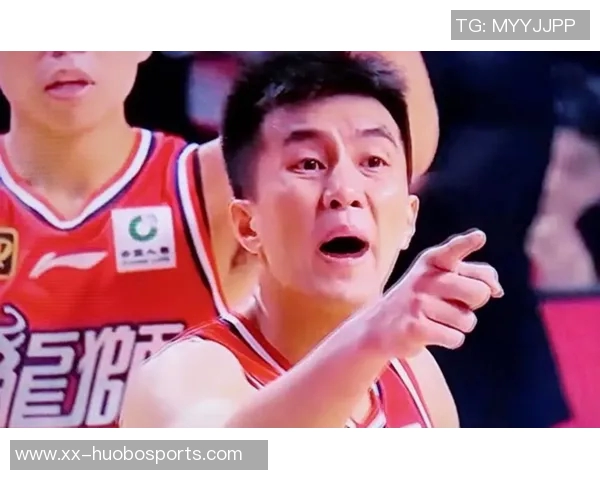 郭艾伦调侃徐昕加班责任引发队内欢笑气氛愈加融洽 郭艾伦调侃徐昕加班责任引发队内欢笑气氛愈加融洽